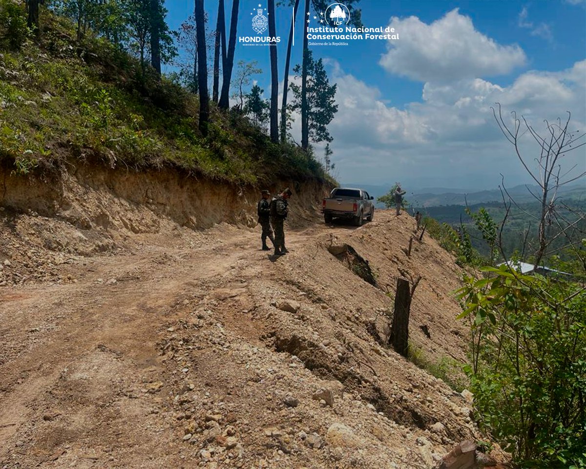 ICFHonduras's tweet photo. 🚨Operativo por denuncia de apertura de tramo carretero con maquinaria en la zona núcleo de #PANACAM en la comunidad San Cristobal,Meambar.
se emitió un reporte y el fiscal inició proceso de investigación y requerimiento de los responsables. #ICF desarrolla el dictamen técnico. https://t.co/n1Obs1appR