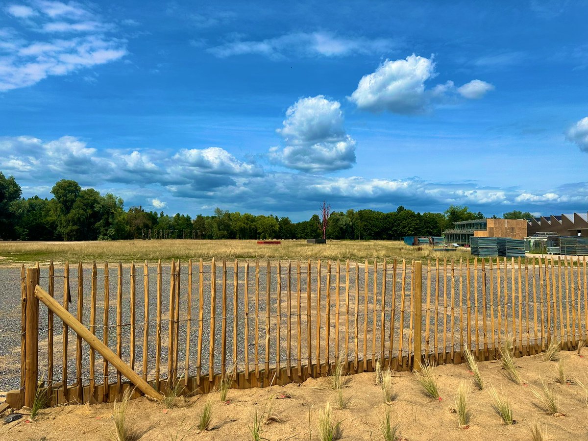 geralddefoing's tweet photo. Le @CabaretVert arrive prochainement sur la plaine de la Macérienne de @VilledeCMz  🎶🎸

Les techniciens @OrangeGrandEst sont déjà en action pour poser la #fibreOrange 👌 https://t.co/FczaLhkdVE