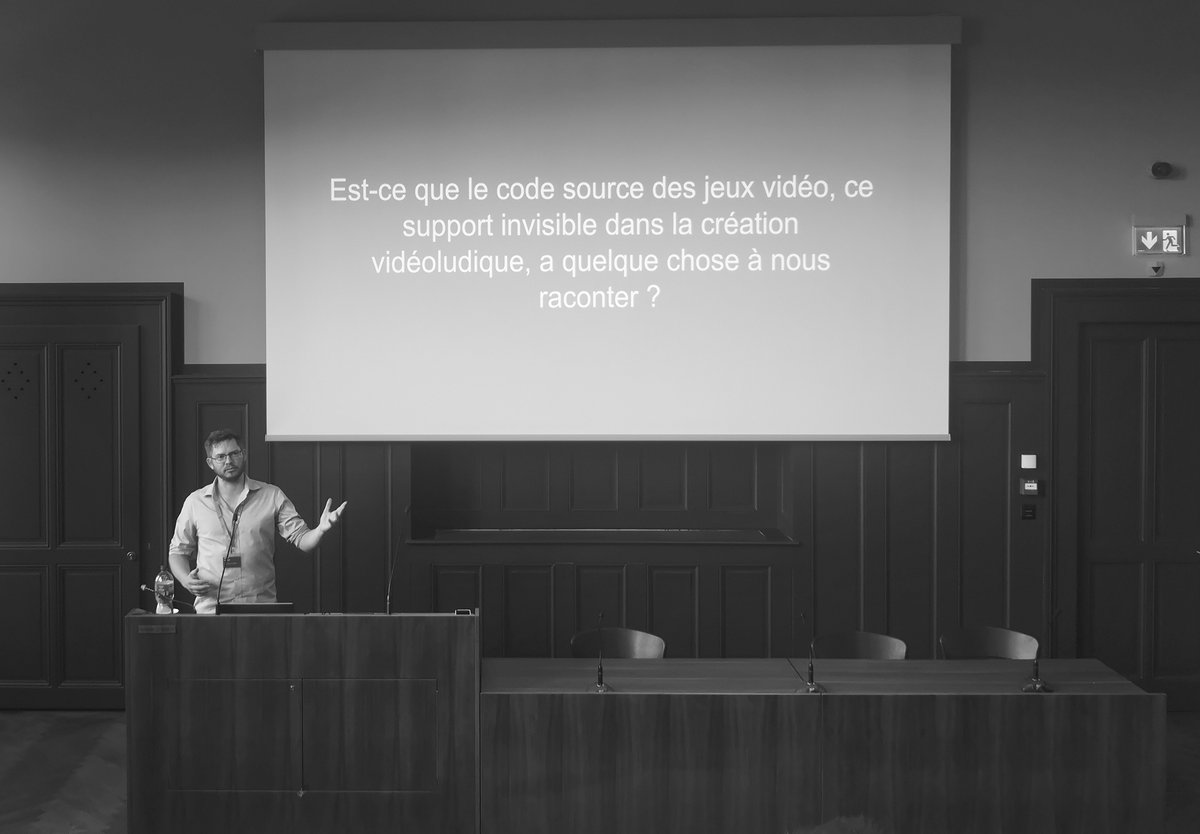 radusuciu's tweet photo. "Est-ce que le code source des jeux vidéo, ce support invisible dans la création vidéoludique, a quelque chose à nous raconter?" Conférence passionnante par Prof. Yannick Rochat @yrochat sur Game studies &amp; humanités numériques. #Humanistica2023 #DHGE @UNIGEnews. https://t.co/qSjEgL8sZL