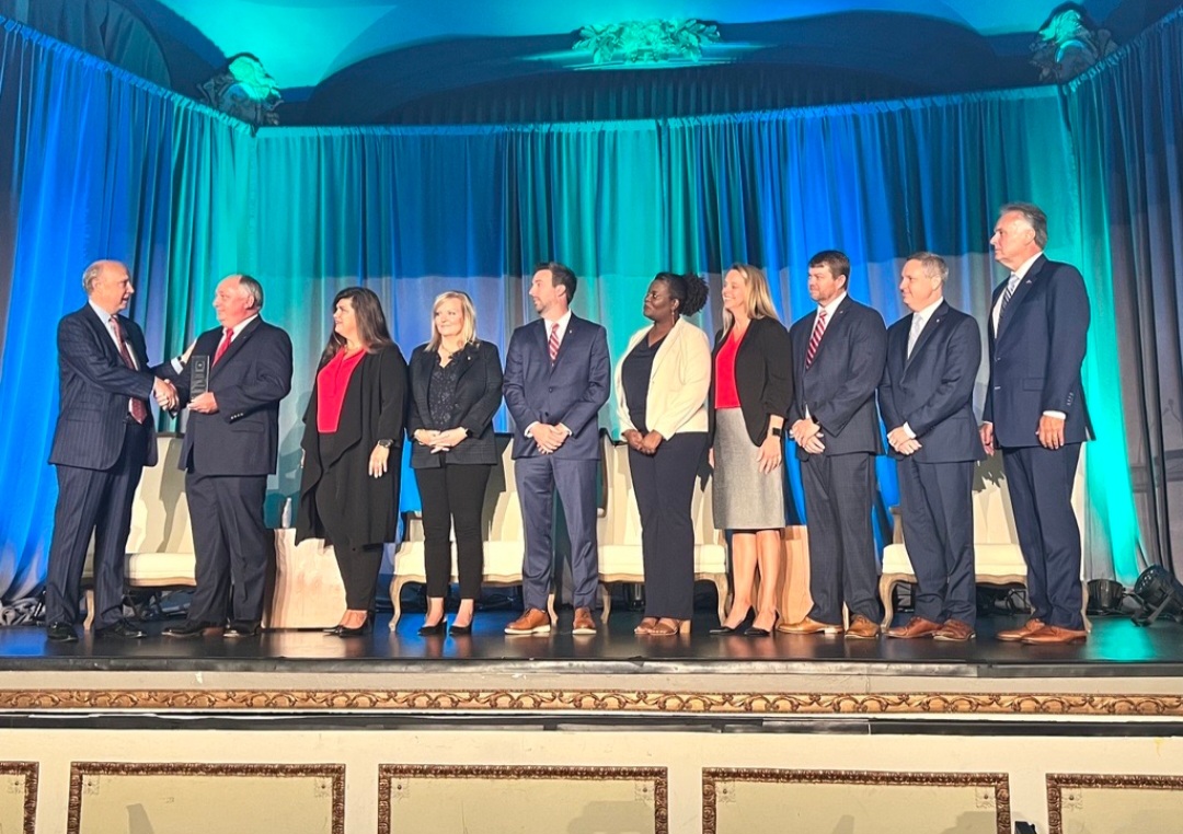 NAMIC's tweet photo. Alfa Mutual staff members were on hand in Quebec City to accept the 2023 Award in Innovation during Management Conference. Congratulations to Alfa Mutual! #NAMICmgmtconf https://t.co/yDcQ4yHkqI