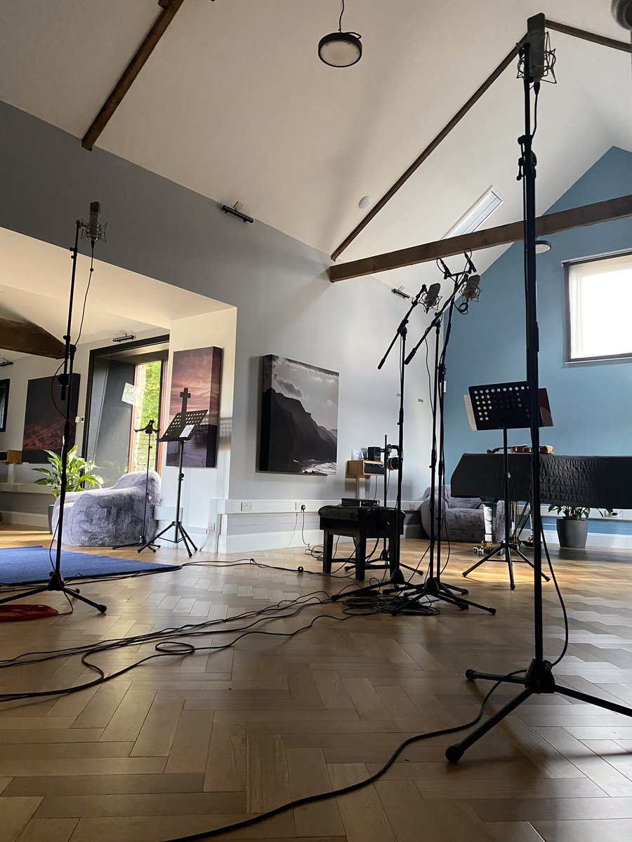 New guests and a new Live Room set-up 🎙️🎬

#TechTuesday #StudioLife #FlexibleAcoustics #AcousticDesign