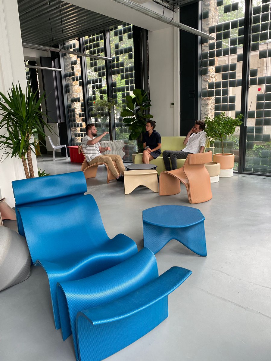 🛋️ Les équipes #ESS2024 ont rencontré KOMUT, entreprise de l'ESS et de l'économie circulaire parisienne, qui transforme des déchets plastiques en mobilier. Une vraie démarche zéro déchet et neutre carbone qui donne naissance à des produits designs. 

👉 komut.studio