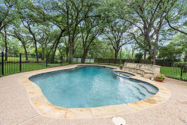 ⬇ Priced Reduced: 650 GINGER CT Southlake, Texas 76092

4 bedrooms
3 bathrooms
2763 square feet

 southlakerealestate.app/home-for-sale/… #southlake #homeforsale