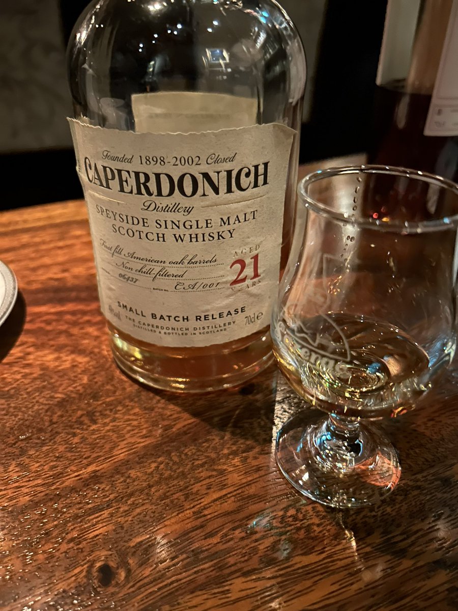TAKEYAMA55's tweet photo. バー飲み🥃 https://t.co/xlMwOrQVGL