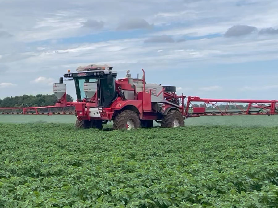 Batemansprayers's tweet photo. Looking for a preowned Bateman Sprayer?
Check out our preowned page - we've collated a great section of well-maintained sprayers, perfect for anyone seeking entry into the Bateman cab. See more at https://t.co/DrJV8JlQPH
#CropSprayers #SelfPropelledSprayers #UsedCropSprayers https://t.co/XI86iRGn8E