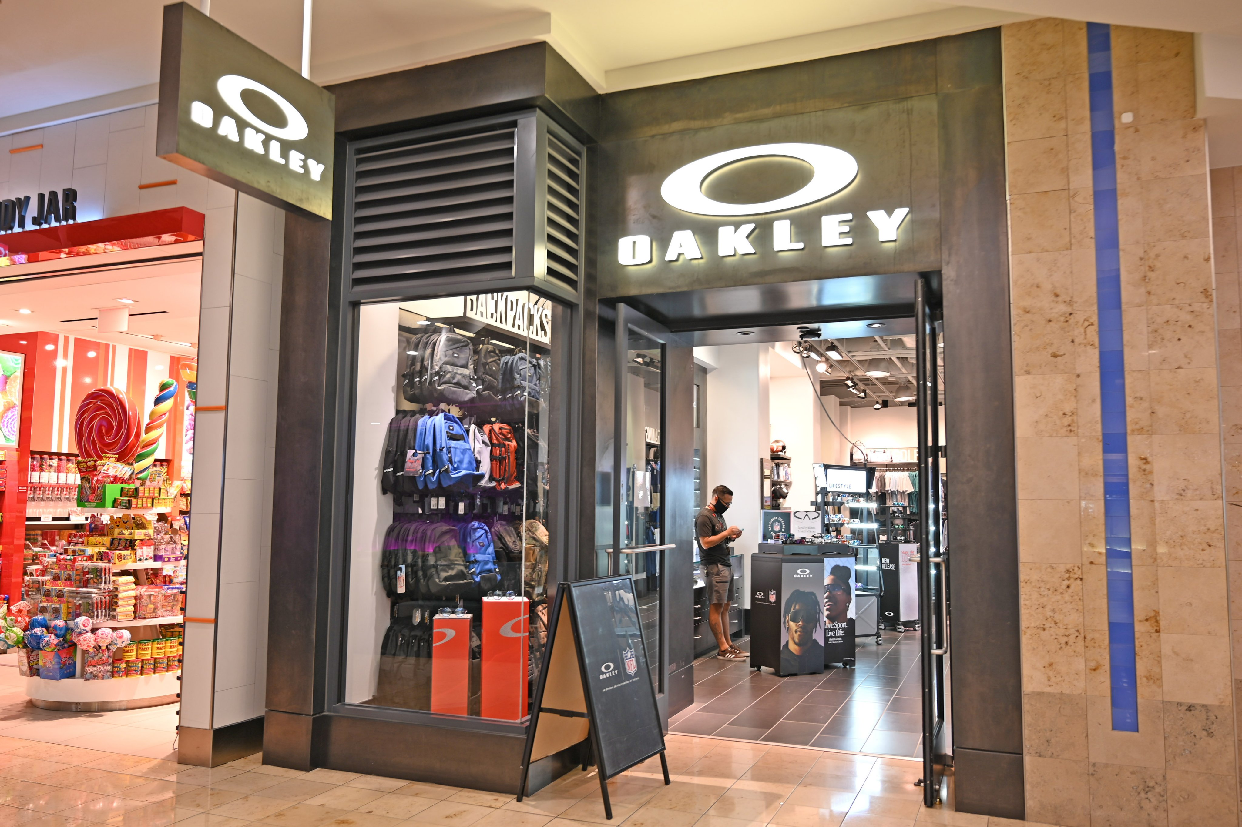 Oakley top duty free