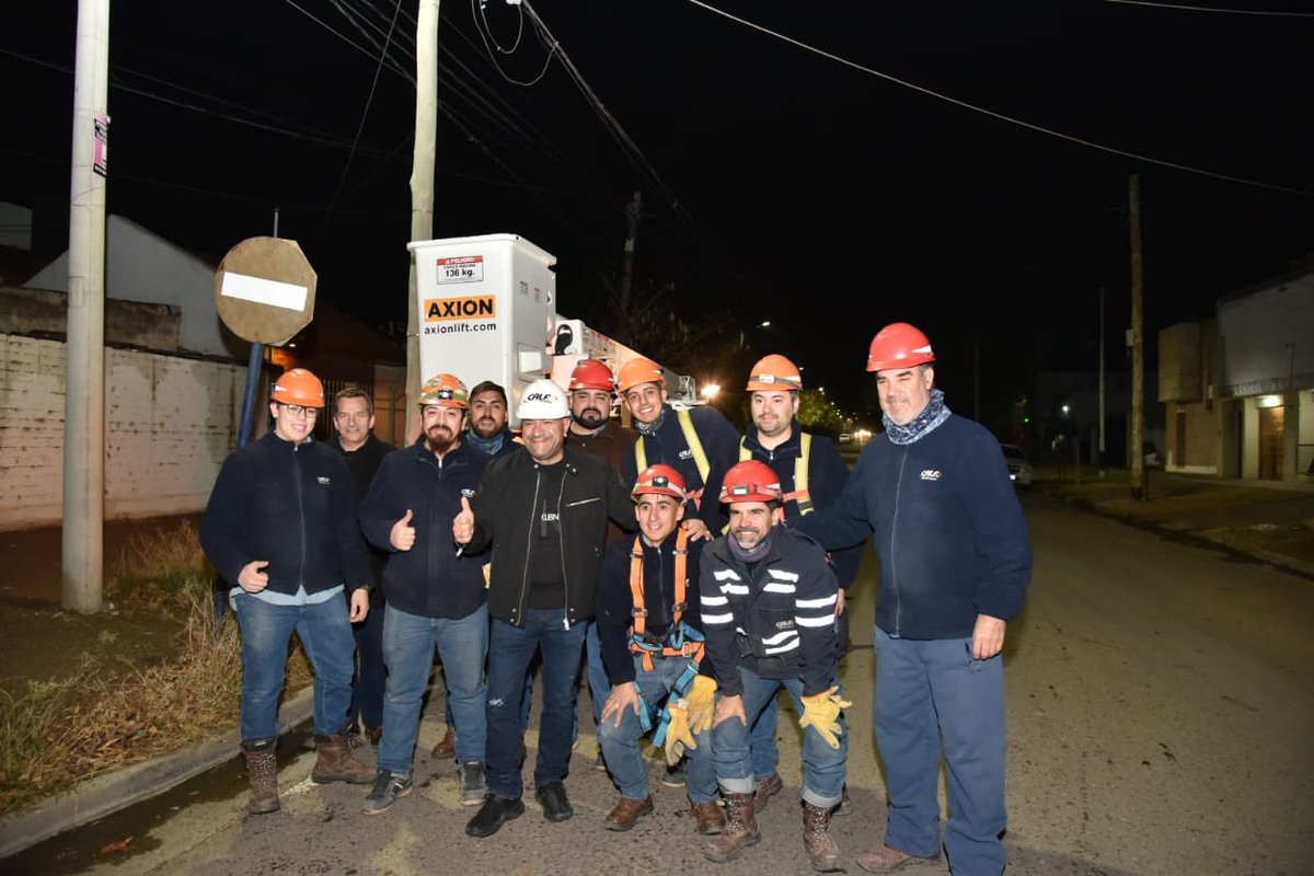 En la noche de ayer los operarios de <a href="/CalfNeuquen/">CALFNeuquen</a> pusieron en marcha el funcionamiento de las nuevas luminarias led en Barrio Nuevo y Barrio Cumelén.

¡Seguimos iluminando Neuquén!