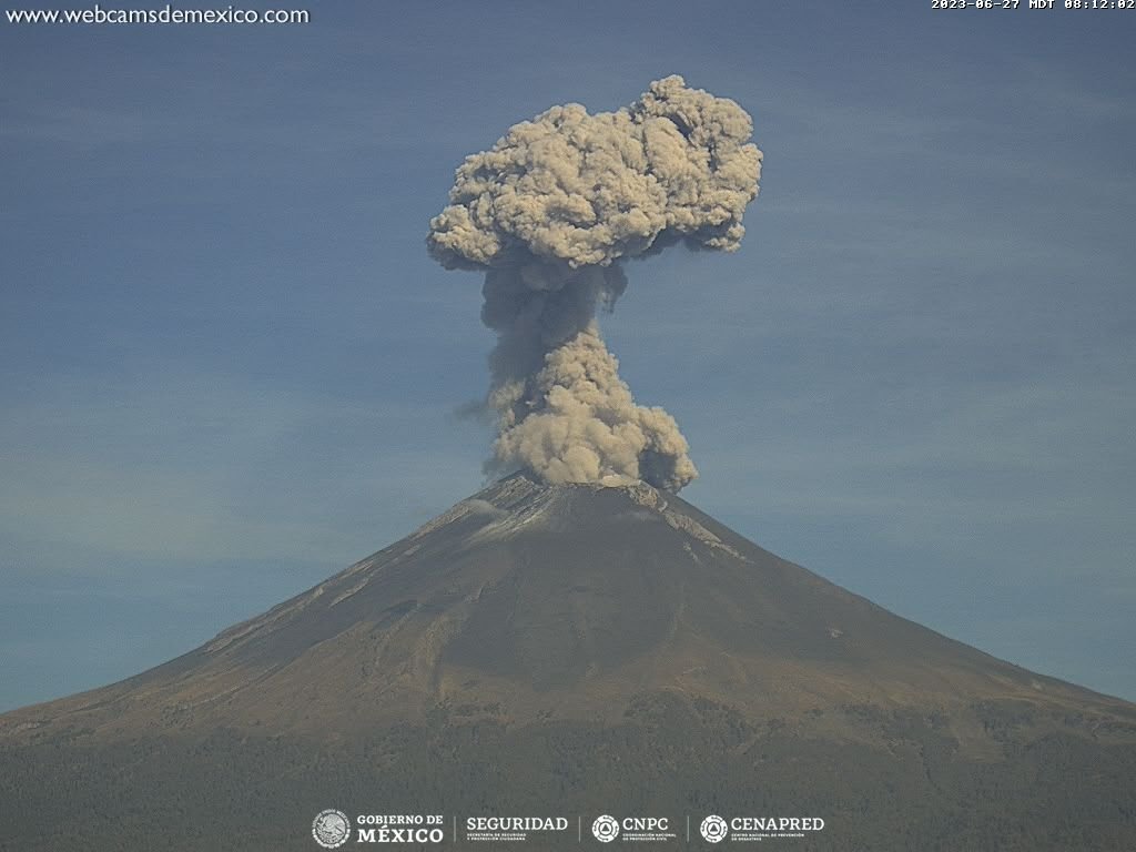 Explosiones del #Popocatépetl a las 6:33 y 8:10 h.

Además, de 21:00 h de ayer a 00:15 h de hoy, se registró un episodio de tremor con emisión de ceniza y fragmentos incandescentes a corta distancia del cráter.

Ceniza se dispersa hacia EdoMex - Morelos.

🚦AMARILLO 2🚦
🚷radio…