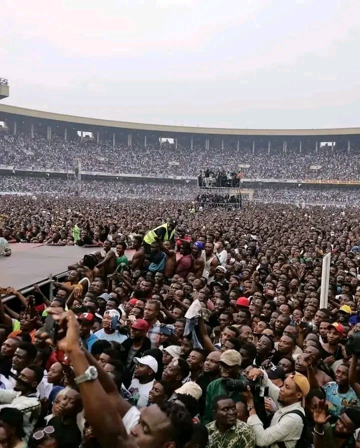 Which artist in kenya can pull such a croud?