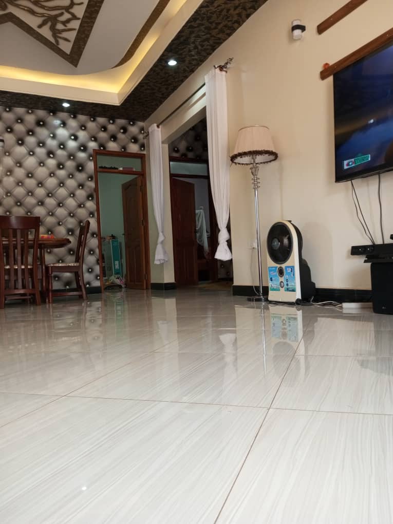 shukranproperty's tweet photo. Brand New house for sale in #Kitende_Kitovu on #Entebbe road in #ZionEstate.
📌 #3bedrooms #2bathrooms, sitting and dining rooms, kitchen 
📌Seated on #14Decimals with ready title.
📌Selling price #160millions
📌 Serious buyers call 0706592177
#UgMedXpo2023 #SuicidePrevention https://t.co/aBhDearXSm