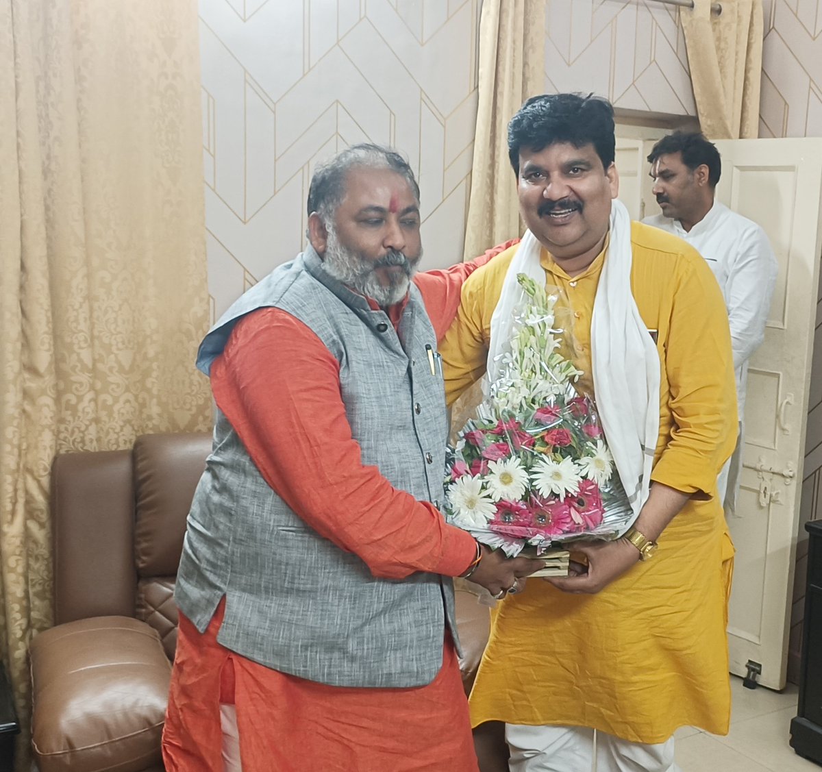 लखनऊ 27/6/2023 भारतीय जनता पार्टी के कर्मठ और परिश्रमी नेता उत्तर प्रदेश सरकार में परिवहन मंत्री माननीय दयाशकर सिंह जी से आवास पर मुलाकात कर उनके जन्मदिन की हार्दिक बधाई शुभकामनाएं बहुत बहुत मुबारक बाद <a href="/dayashankar4bjp/">Dayashankar Singh</a>