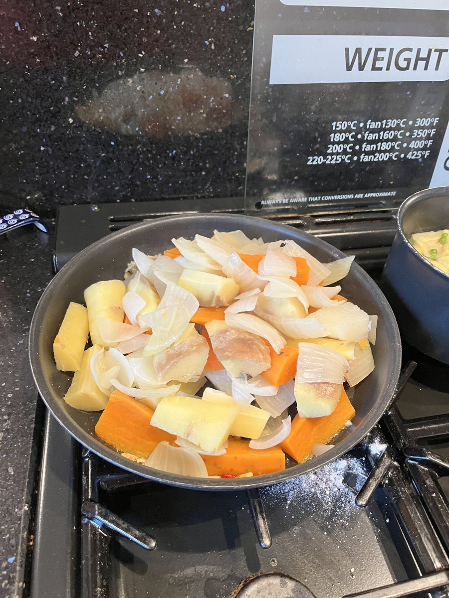 lee_wilkinson2's tweet photo. Love #vegetables as much as #meat and this is a good “use up” recipe - taling root vegetables and making a hearty meal - my take on a vegetable hash!
#Homemade #WilkoCooks #Vegetarian #RootVegetables #QuickSupper #Eggs #Hash https://t.co/RkbVemRBiE