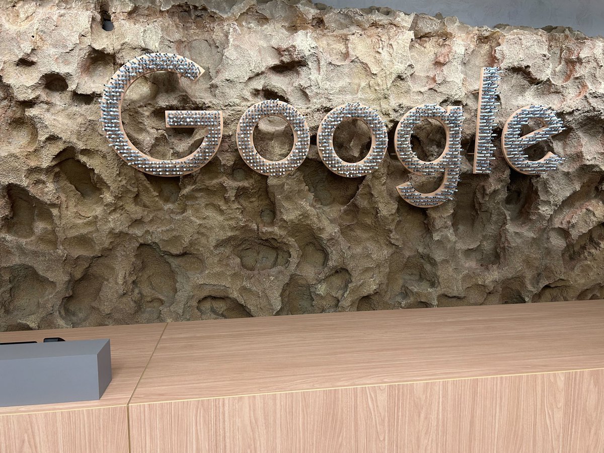 startseoficial's tweet image. Nós visitamos o novo escritório do @Google! 🤩

Em um evento fechado para jornalistas a convite do Google, fomos conferir o espaço - que fica no condomínio São Paulo Corporate Towers.

👀 Confira os detalhes da visita: startse.la/3NwyMyC

#google #carreira #NOWledge