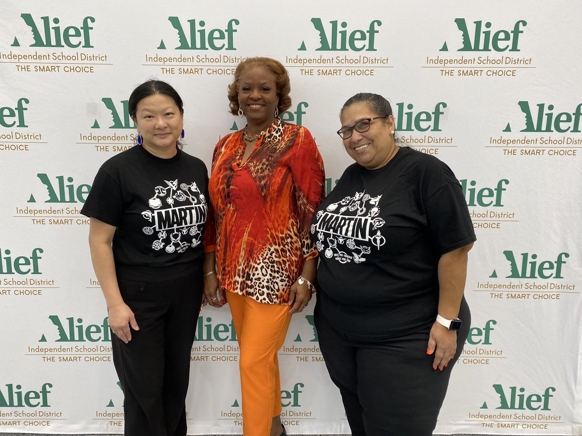 DrTLSha's tweet photo. @AliefISDHR We welcome Ms. Rideaux as our new @Martin_Mustangs ICS SPED Associate Teacher 🎉🐴 https://t.co/qGLU0e0ZdU