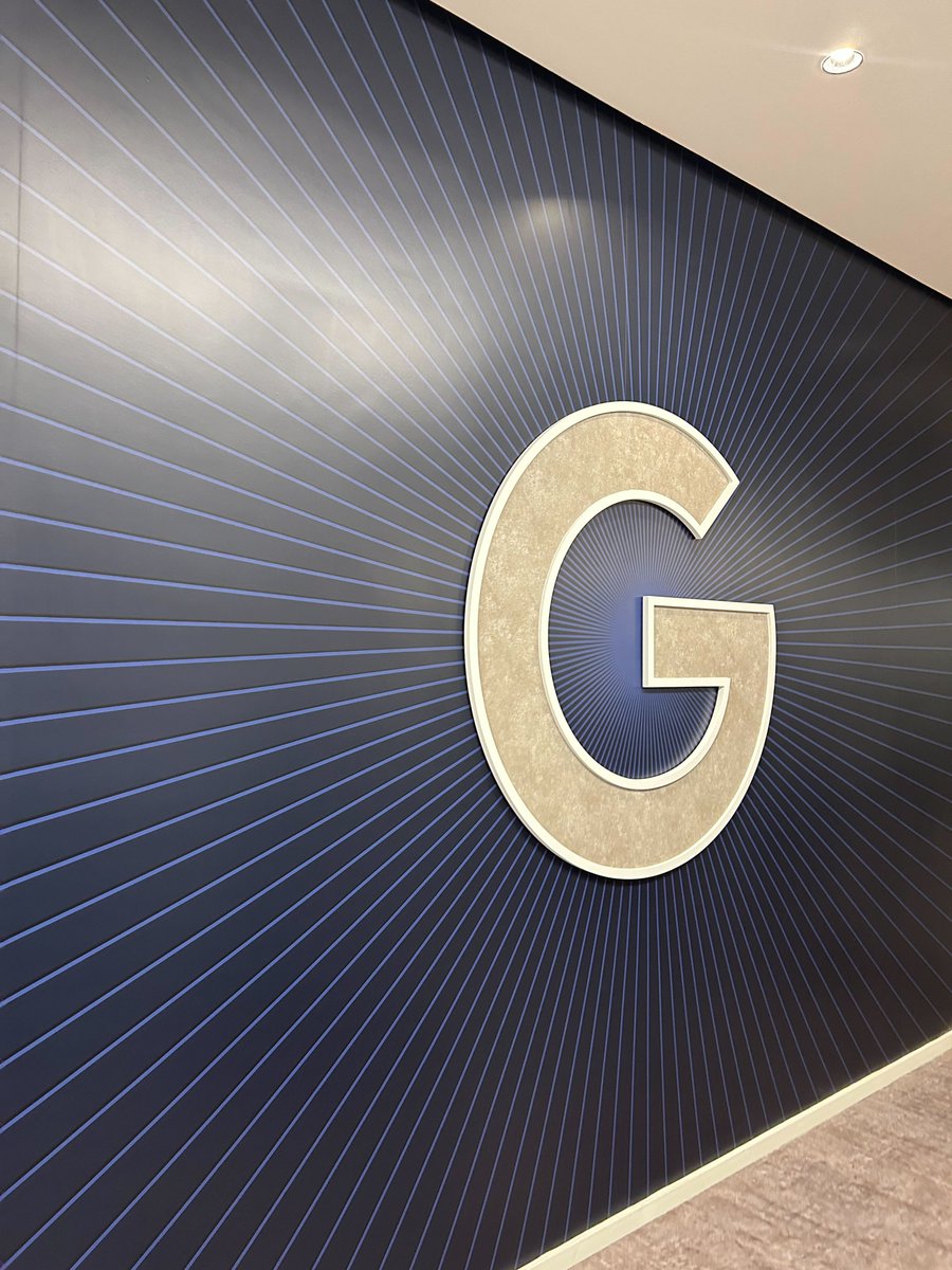 startseoficial's tweet image. Nós visitamos o novo escritório do @Google! 🤩

Em um evento fechado para jornalistas a convite do Google, fomos conferir o espaço - que fica no condomínio São Paulo Corporate Towers.

👀 Confira os detalhes da visita: startse.la/3NwyMyC

#google #carreira #NOWledge