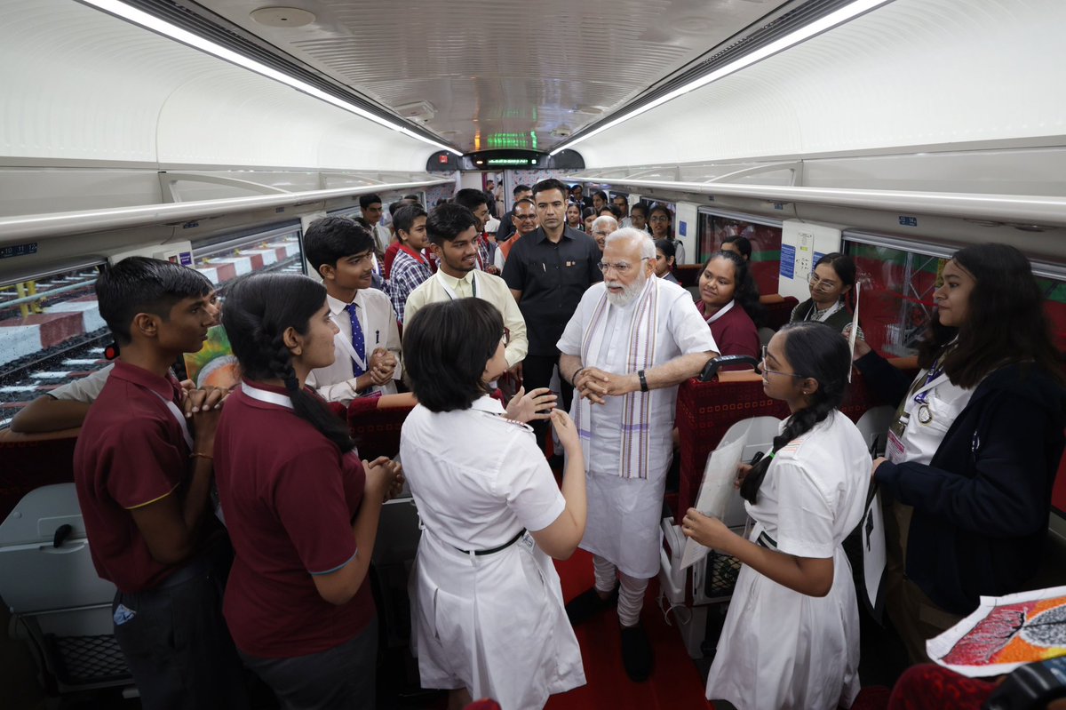 Narendra Modi tweet media