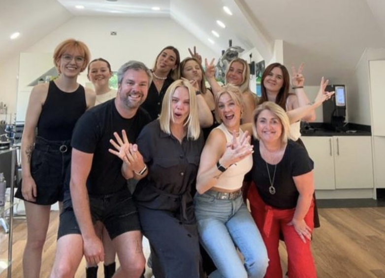 You don't have to be mad to work with these lot but it certainly helps...

Only JOKING 😜

@francescogroupringwood are #recruiting for a Full Time or Part Time stylist (hours negotiable) to join their team at The Furlong. Pop in salon for more details. 

#ringwoodjobs