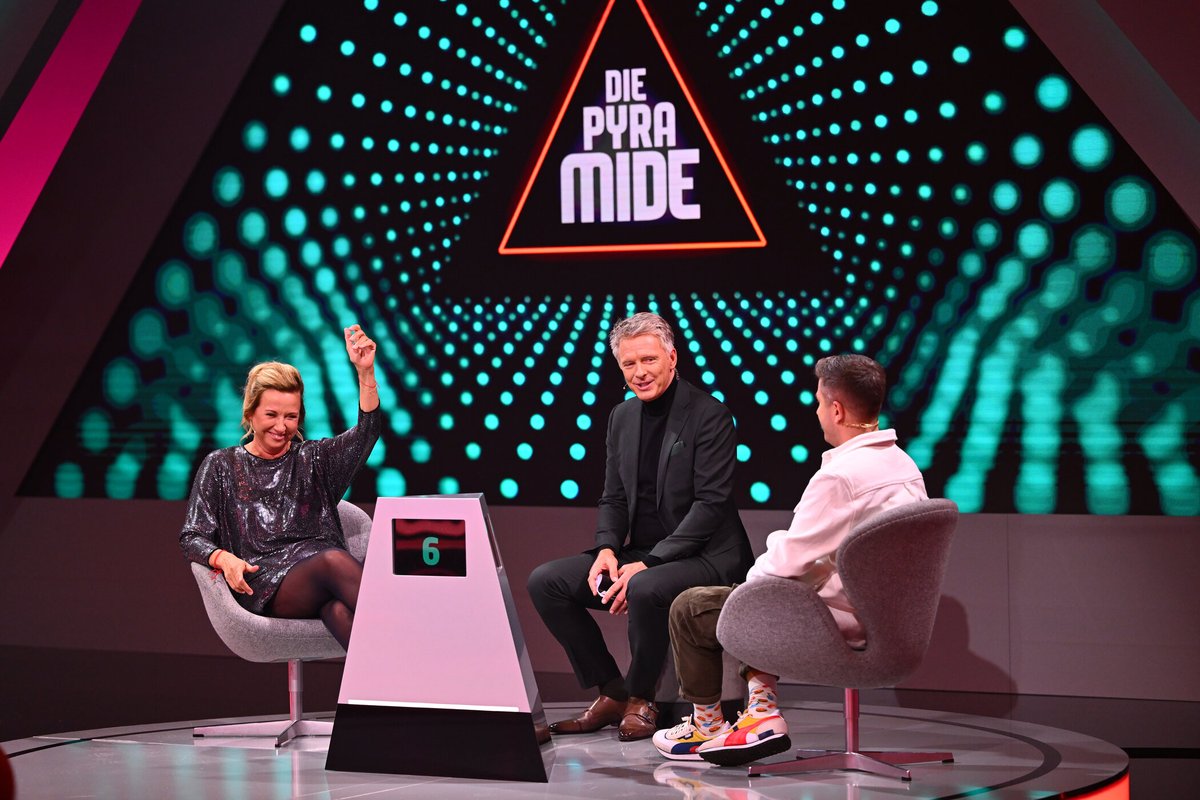 SAT.1 (@sat1) on Twitter photo Kult. Kult. Kult. Kult. Kult. Kult. 6 Wochen SAT.1 #KultShowWochen. Mit #DiePyramide und #Jeopardy! Mit Jörg Pilawa, Andrea Kiewel, Wotan Wilke Möhring, Verona Pooth, Pierre M. Krause, Amira & <a href="/oliverpocher/">Oliver Pocher</a>, <a href="/Schmitzpiepe/">Ralf Schmitz</a>, Panagiota Petridou, @RuthMoschner. Ab Mittwoch, 19.7. Kult. Kult. Kult. Kult. Kult. Kult. 6 Wochen SAT.1 #KultShowWochen. Mit #DiePyramide und #Jeopardy! Mit Jörg Pilawa, Andrea Kiewel, Wotan Wilke Möhring, Verona Pooth, Pierre M. Krause, Amira & <a href="/oliverpocher/">Oliver Pocher</a>, <a href="/Schmitzpiepe/">Ralf Schmitz</a>, Panagiota Petridou, @RuthMoschner. Ab Mittwoch, 19.7.