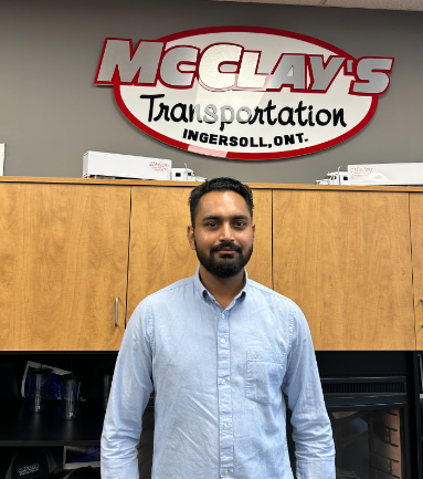 A warm welcome to Amritpal Singh!! We are stoked to have you on our team.
#mcclays #mcclaysdifference #trucking #transportation #newemployee #driving #tuesday