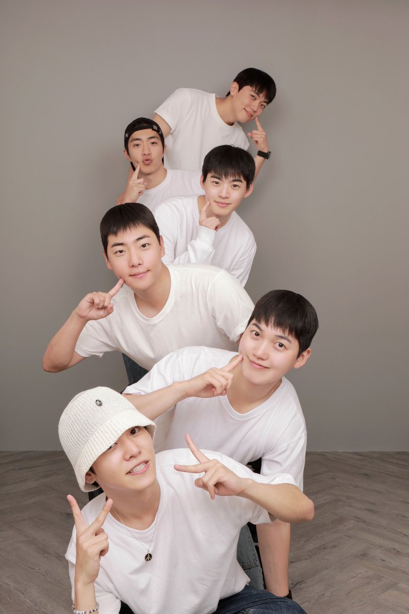 어두운밤같았던날들이지나고
#다시돌아온_우리의여름_온앤오프
드디어밝게빛나는낮이왔어
#SHOW_MUST_GO_ON 
정말기다리던완전체의날너희가있어행복해