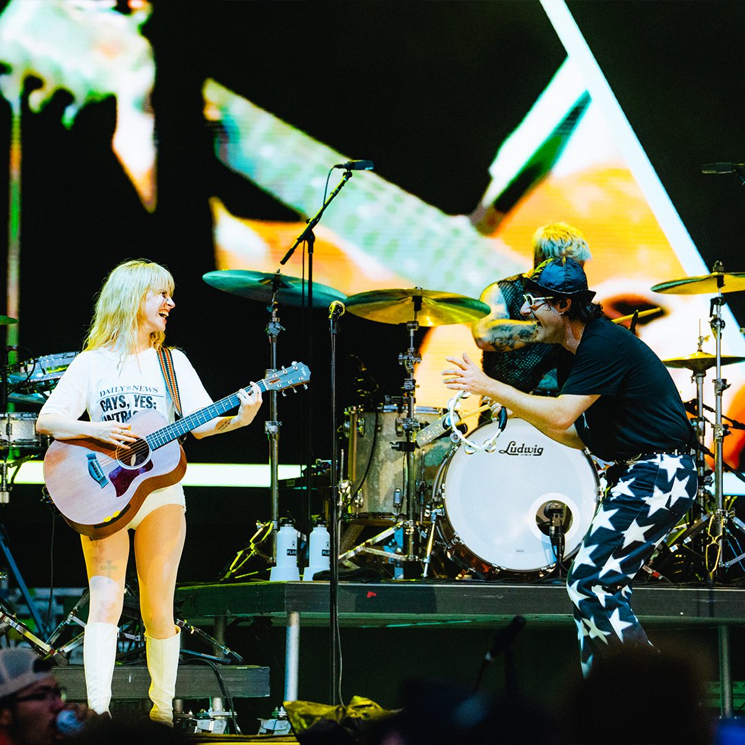 Bonnaroo's tweet image. still not over that @paramore set at #bonnaroo 😍