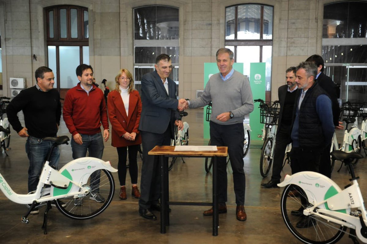 SUMAMOS MÁS BICICLETAS PÚBLICAS EN SANTA FE CAPITAL

Asumimos el compromiso de hacer una ciudad moderna y amigable con el ambiente. Hoy, para disfrutar más de #SantaFeCapital, y además de movernos mejor, presentamos 55 nuevas bicicletas y 10 estaciones de bicipuntos.