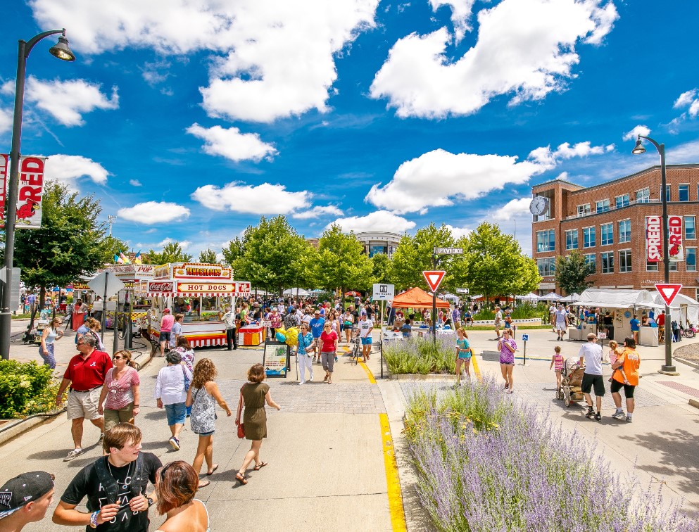 On campus this summer? Looking for some extra cash so you can shop a little more uptown? Student jobs are posted for summer and ahead for fall now jobsearch.illinoisstate.edu/en-us/filter/?…