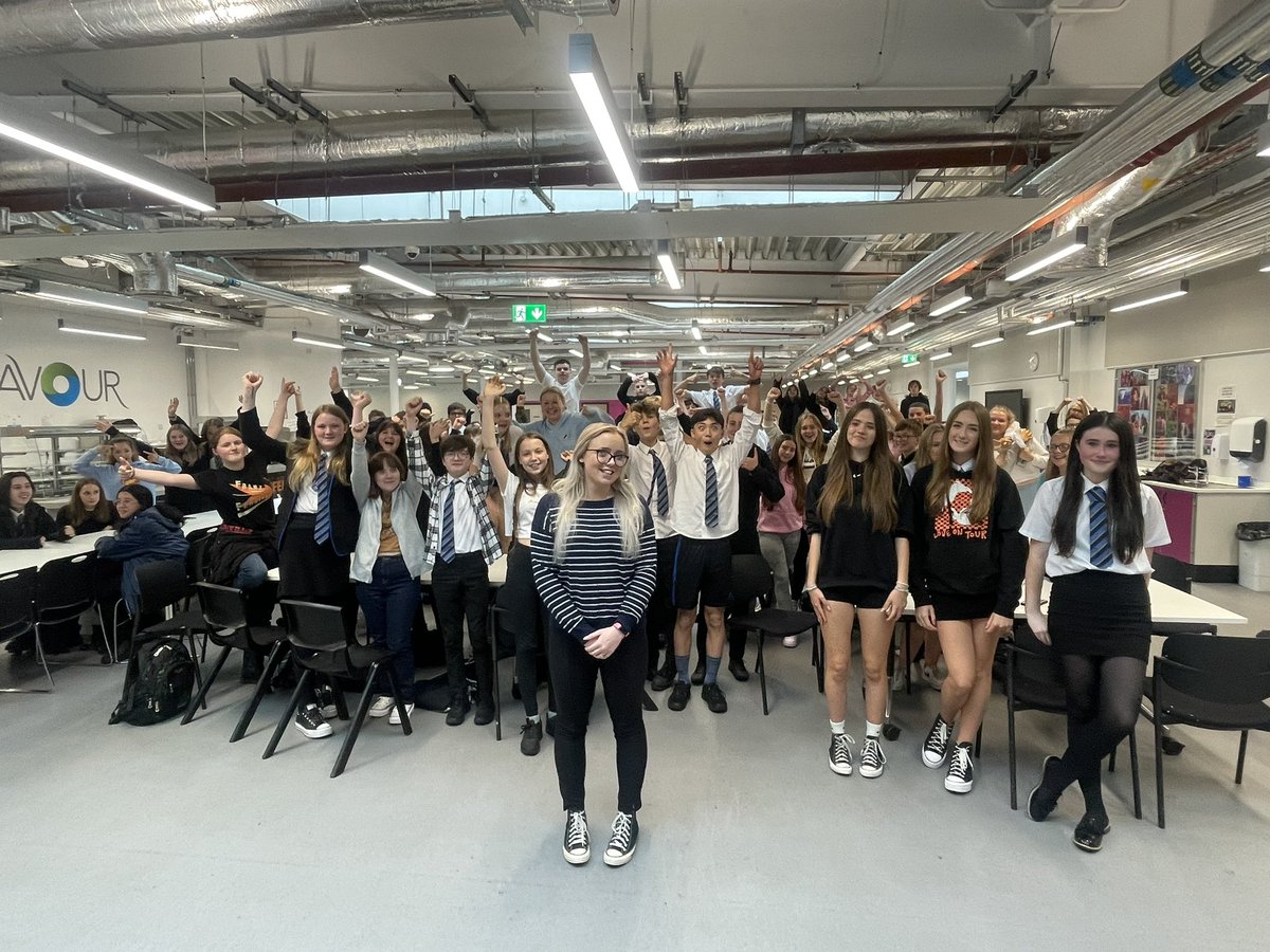 A touching goodbye for Miss Donnelly @DesignTechLargs from the S3 involving poems, presents and tears. We will all miss you. Good luck at <a href="/EastwoodHighERC/">Eastwood High School</a> ❤️
