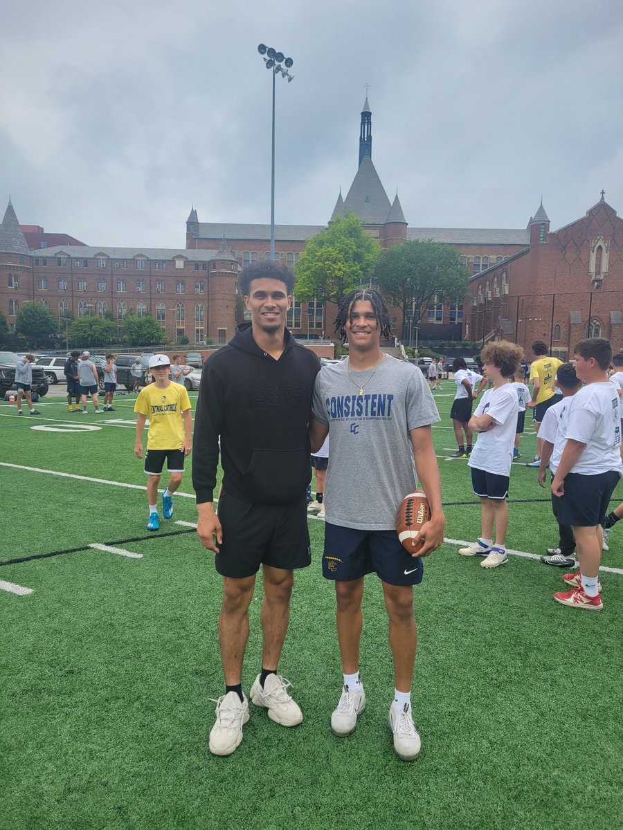 2️⃣0️⃣2️⃣3️⃣ CC Youth Camp with <a href="/Xxavier_Thomas/">Xxavier Thomas</a> &amp; Big Bro <a href="/Rodney_Thomas26/">Rodney Thomas</a> <a href="/Colts/">Indianapolis Colts</a> FAMILY AFFAIR🏈‼️#RollVikes #MenofCentral