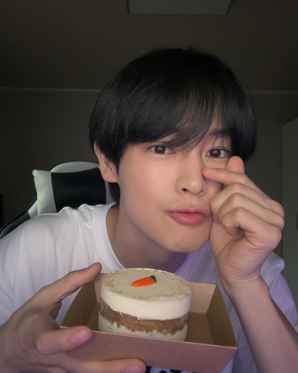 karam_7340's tweet photo. 행복한순간을 공유할수있어서 너무행복했어요.
생일축하해줘서 고마워요❤️
幸せな瞬間を共有できてすごく幸せです
誕生日お祝いしてくれてありがとう❤️ https://t.co/ld5gOuML7c