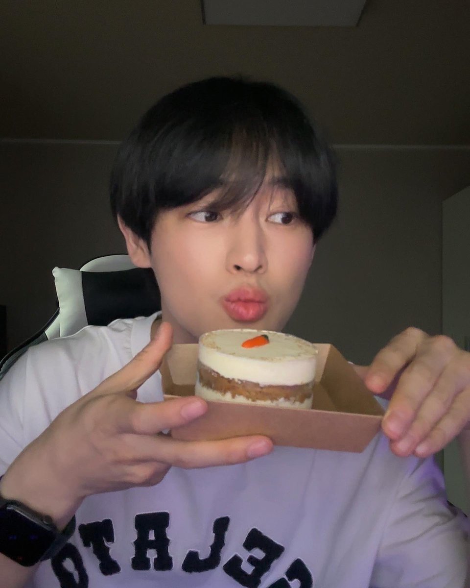 karam_7340's tweet photo. 행복한순간을 공유할수있어서 너무행복했어요.
생일축하해줘서 고마워요❤️
幸せな瞬間を共有できてすごく幸せです
誕生日お祝いしてくれてありがとう❤️ https://t.co/ld5gOuML7c