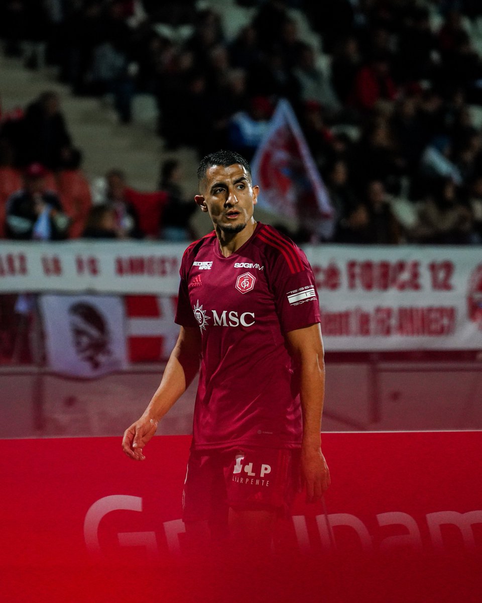 FCAnnecy's tweet photo. 📃𝗖𝗼𝗺𝗺𝘂𝗻𝗶𝗾𝘂𝗲́ 𝗢𝗳𝗳𝗶𝗰𝗶𝗲𝗹

Ahmed Kashi, milieu de terrain du @FCAnnecy  et Délégué @UNFP du club, a lancé un appel solennel ce lundi à la Ministre des Sports @AOC1978 , au Président de la FFF @PhilippeDiallo , au Président de la LFP Vincent Labrune et au Président de l'UNFP @PiatUNFP.

Au nom de tous ses coéquipiers et du club, il a rédigé une lettre ouverte, exprimant sa profonde inquiétude quant à l'injustice que le FC Annecy pourrait subir suite au match arrêté entre les Girondins de Bordeaux et le Rodez AF.

🔎 https://t.co/RYV4qNP0Sl 

#GoReds