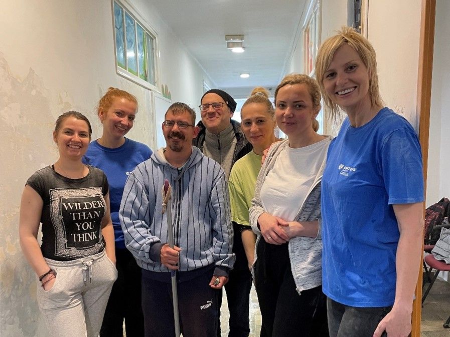 IgorTeslenko4's tweet photo. In Hungary, Cortevaโs team volunteered to help renovate the Down Foundation's Care House in Budapest by painting the corridors. Well done to our colleagues engaged in endeavors to benefit their local communities! #InItForGood #CortevaGrows https://t.co/A9VbbIGTB9