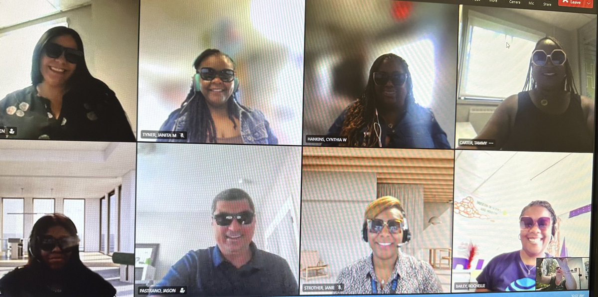 @Carherr15 and her Chicago 3 team meeting with JP for their OPS Review today and sporting their shades 🕶️❤️@GarciaBeProud @Finnegan_CLG @Chicago_Elite_ #BeEngaged #PastranoPride