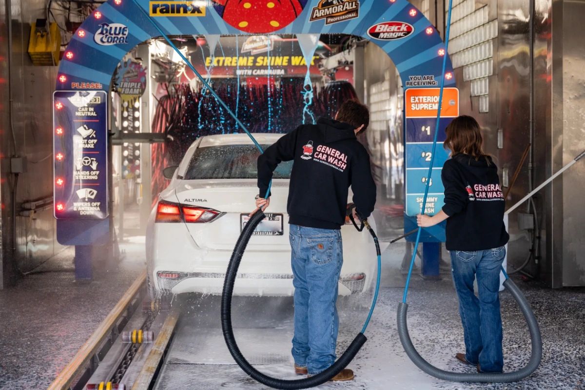 Did you know that our team at General Car Wash is made up of Everett locals? We love serving our community and keeping their cars shining! 👍 #EverettWA #LocalBusinessLove #GeneralCarWash