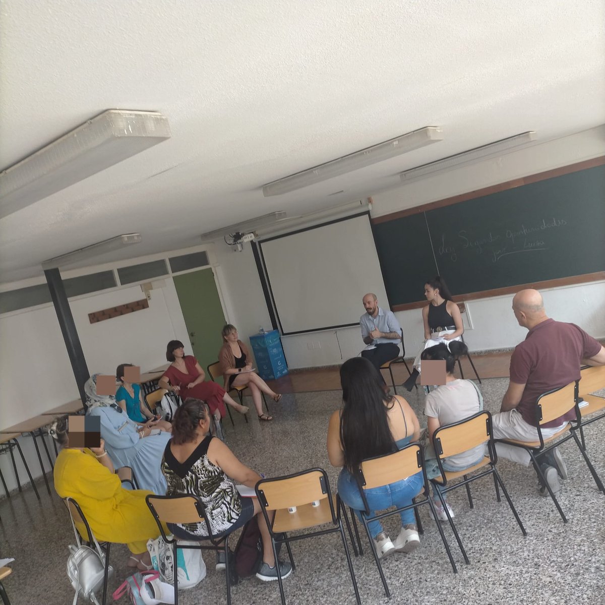 Hoy hemos tenido una interesante charla sobre la Ley de 2da oportunidades para las personas sobreendeudadas. Participaron mujeres del programa Piloten y otras invitadas. Muchas gracias a los abogados Javier y Rosana por compartir su saber.