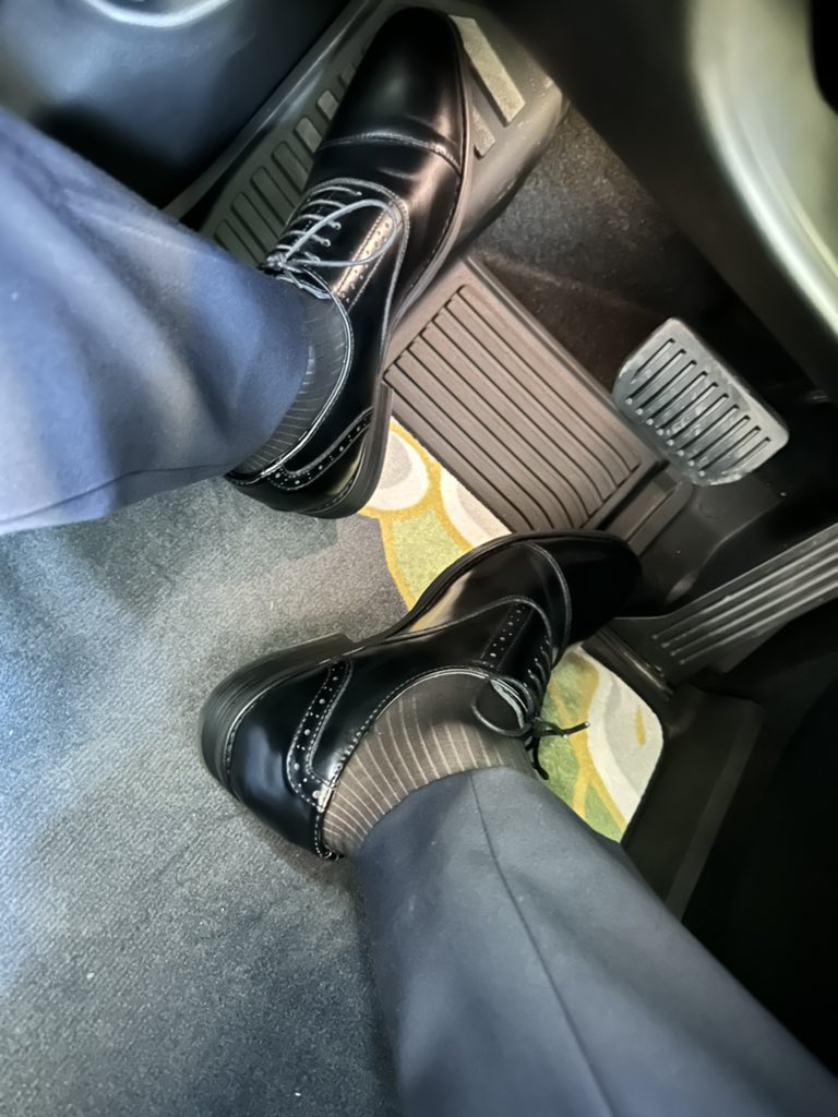 SS04468298's tweet photo. 热热热，都黏糊糊的#正装皮鞋#丝袜 https://t.co/feDrmnyj96