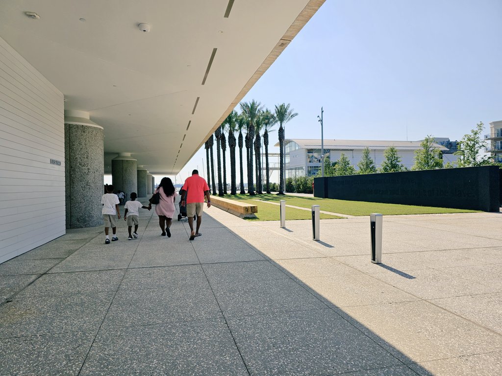 Megan Fernandes (Schuller) tweet media