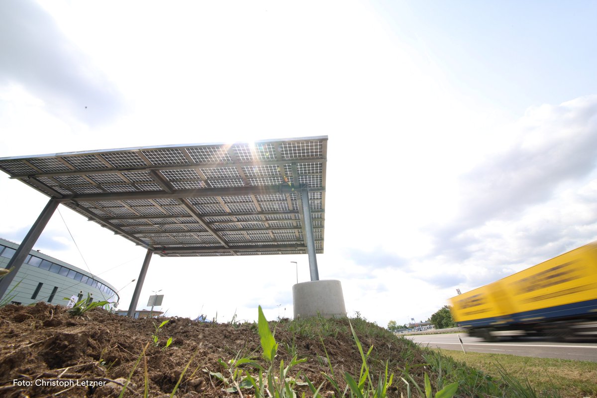 BMDV (@bmdv) on Twitter photo "Solaranlagen an Bundesstraßen ist ein wichtiger Schritt zur #Klimaneutralität. Wir beschleunigen den Ausbau von Autobahn-Solaranlagen und unterstützen Kommunen, Anlieger und Investoren beim Photovoltaik-Bau. Es gibt enormes Potenzial, das wir konsequent nutzen wollen", <a href="/wissing/">Volker Wissing</a>. "Solaranlagen an Bundesstraßen ist ein wichtiger Schritt zur #Klimaneutralität. Wir beschleunigen den Ausbau von Autobahn-Solaranlagen und unterstützen Kommunen, Anlieger und Investoren beim Photovoltaik-Bau. Es gibt enormes Potenzial, das wir konsequent nutzen wollen", <a href="/wissing/">Volker Wissing</a>.