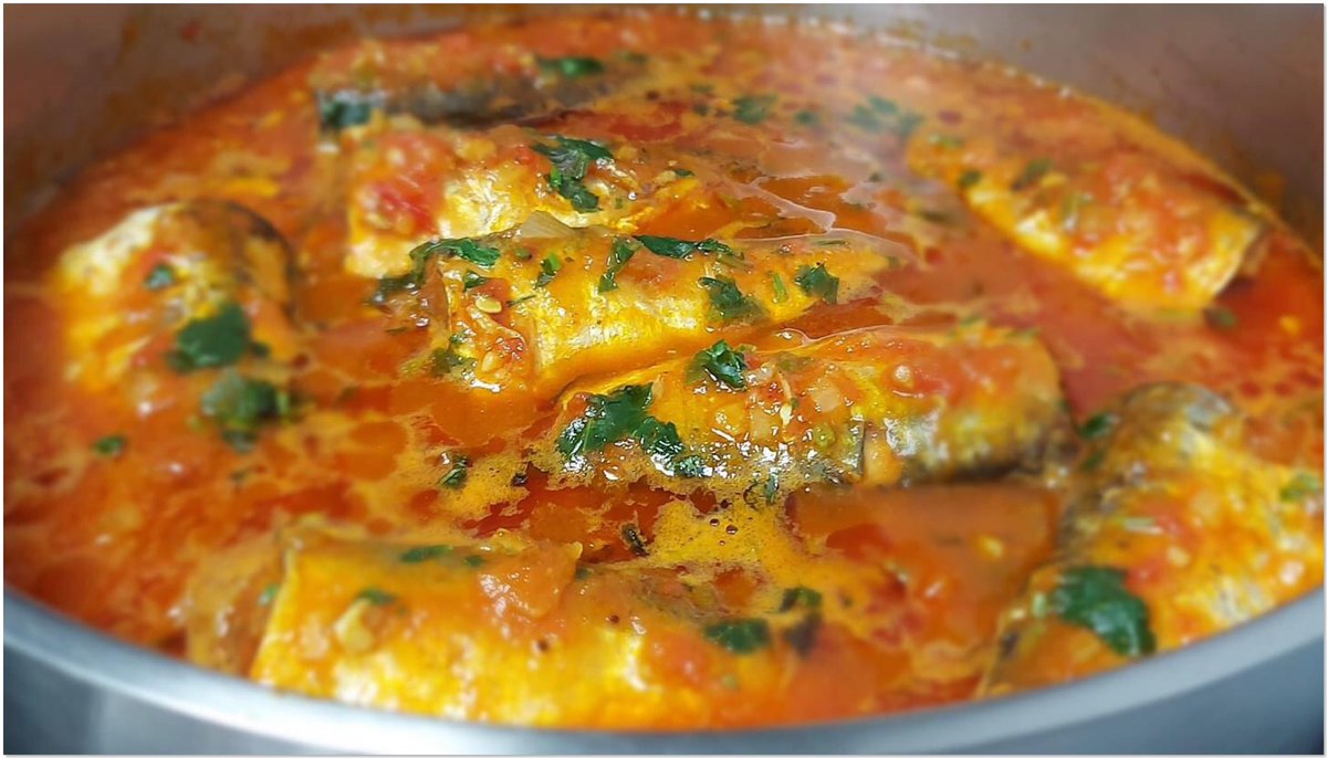 LeedSTUnited's tweet photo. A spicy curry, made out of a tin of pilchards. Even though I cooked it myself (and I’m probably being biased), but it tasted absolutely lush 😋😋 #HomeMadeFoodIsTheBest #Spicy #Pilchards #Curry #TheIndianWay ❤️❤️❤️ https://t.co/eZJBK78Y5r