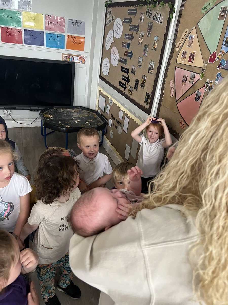 beancrossELC's tweet photo. Today we had a special little visitor! Miss Anderson had popped in to see us all with Millie! 💜 https://t.co/i0mOmCY46d