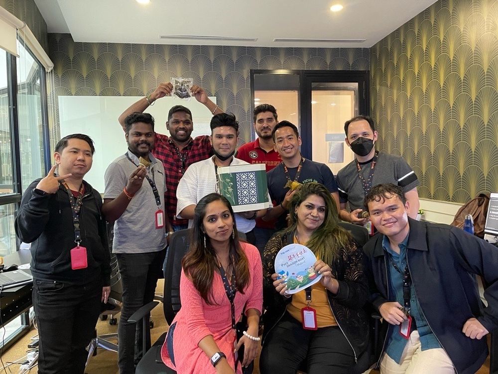tripcomgroup's tweet photo. We had an incredible time celebrating Dragon Boat Festival with our colleagues😀✨
Relishing in the festivities and savoring the delectable zongzi (sticky rice dumplings) together!
#DragonBoatFestival #triplife https://t.co/nt8y7cJvih