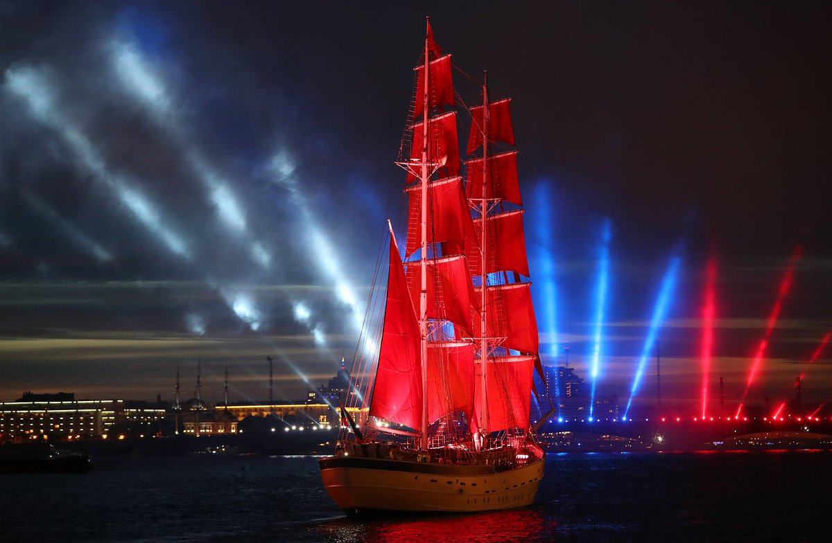EmbassyofRussia's tweet photo. 🇷🇺 Russia's St.Petersburg hosted its annual #ScarletSails event - world's most dazzling high-school graduation gala
🎇The city's major spectacle drew over a million of revellers to watch an exceptional light show, firework extravaganza & iconic red-draped ship on the Neva River. https://t.co/xnYq0rwtin