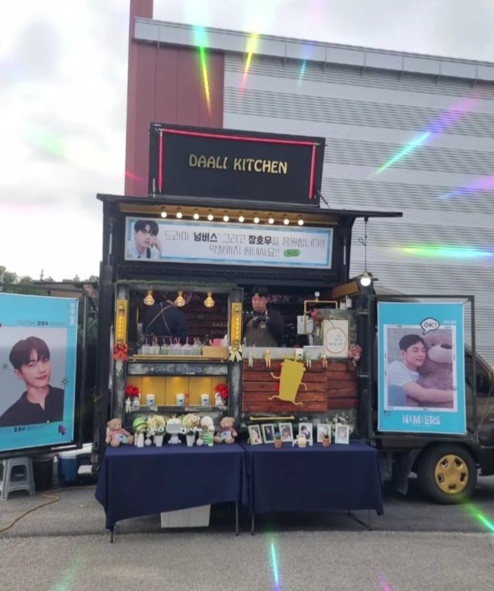 230627 | Kwon Nara sent a coffee truck support to #RoyalSecretAgent co-star Kim Myungsoo (Yigyeom) at the #Numbers' drama filming site.

'We support the drama #Numbers and Jang Ho-Woo!!
Cheer up till the last day of filming!!
- #권나라

#KwonNara #KimMyungsoo 
#암행어사 #넘버스
