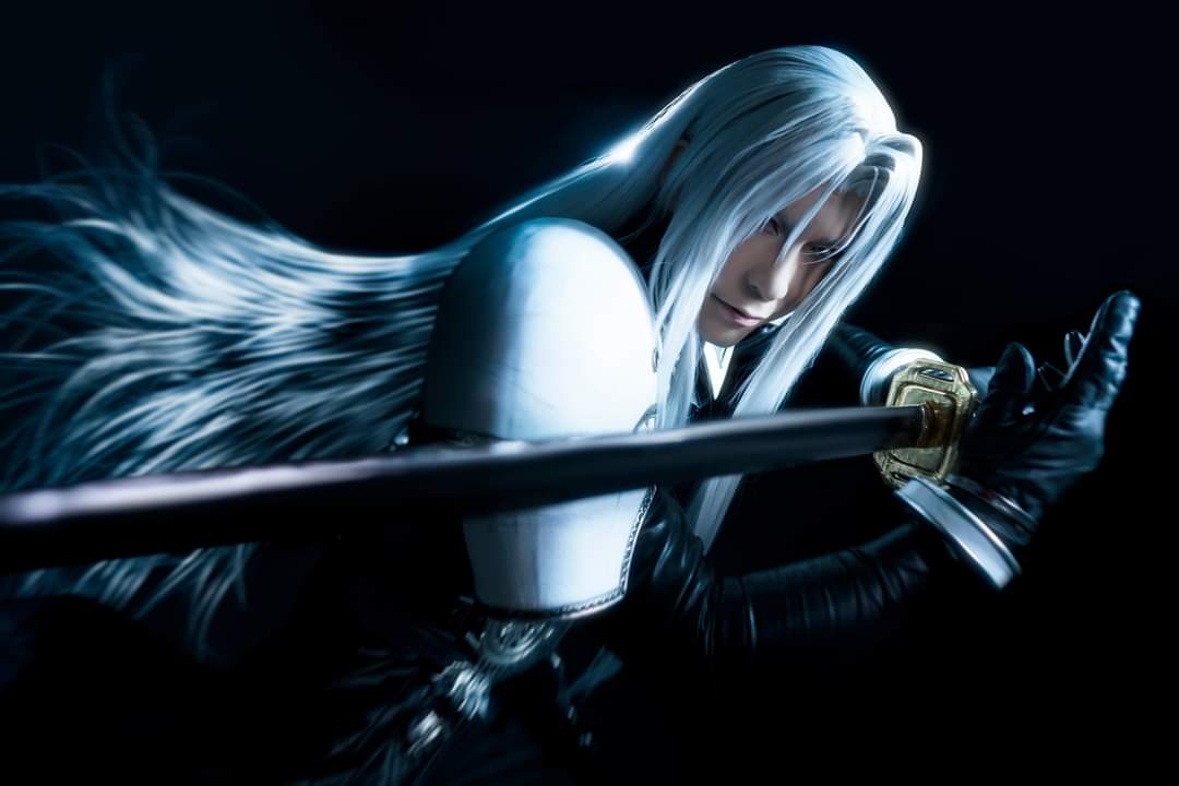 Silver_Kyuubi's tweet photo. Omg 😱 holy moly. @/thames_malerose 's Sephiroth cosplay. Ahhhhhhh 😍 Look at him. 

#sephiroth https://t.co/tLg49DSaD6