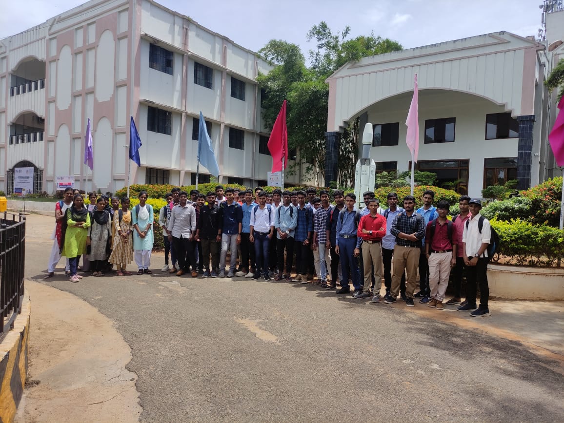 PMIST2's tweet photo. Familiarization of PMIST Campus during the Student Induction Programme (Deeksharambh - 2023). Students explored the facilities and Infrastructure widely spread across the campus to shape their life's
#greaterlearning #greaterfuture #pmist #periyarmaniammai #Deeksharambh https://t.co/Rus9WXGALA