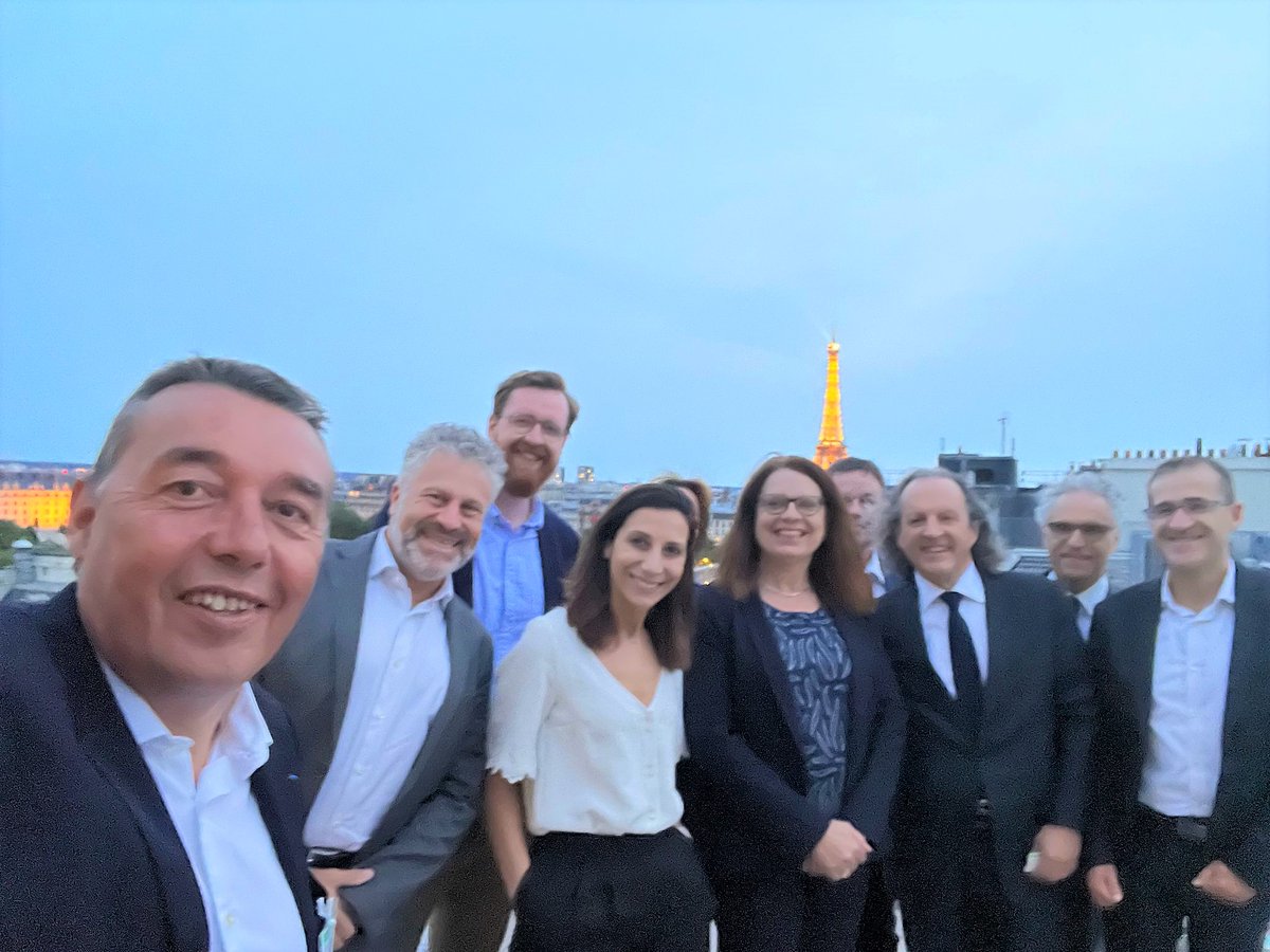 ilham__djehaich's tweet photo. Avec les intervenants de la nouvelle édition des #AssisesTHD, dîner débat #réseaux #resilience #RSE #fibreoptique ... organisé par @CLAPOTMireille, Députée à l'@AssembleeNat. Ensemble, nous sommes tous engagés pour faire de la #fibreoptique un réel succès national. https://t.co/pZB5ASM4PZ