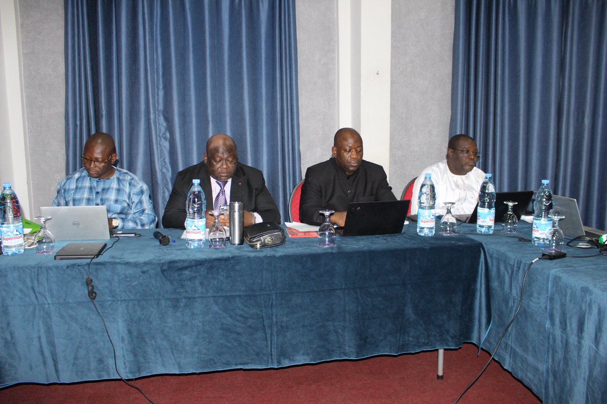COMIFACINFO's tweet photo. COMIFAC et TRAFFIC réévaluent à Douala le partenariat en vue de capitaliser les enjeux actuels des secteurs forêts, faune et environnement (de façon globale) dans les priorités respectives des deux institutions pour une mise en œuvre collégiale et synergique. https://t.co/ViSpq9YtEr