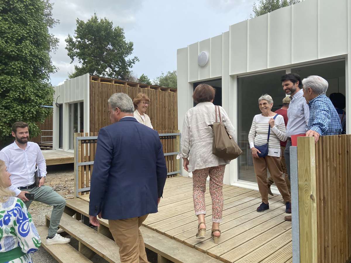 Podeliha_AL's tweet photo. | 𝗣𝗼𝗱𝗲𝗹𝗶𝗵𝗮 𝗟𝗶𝘃𝗲 🔴 |
Suite et fin de l'inauguration avec la #visite des résidences mobiles #Habiflex permettant de loger les #saisonniers et favoriser le lien emploi-logement à @VilleLaBaule.  
@ActionLogement @loireatlantique @SasLeco https://t.co/PiPcAjkHN9