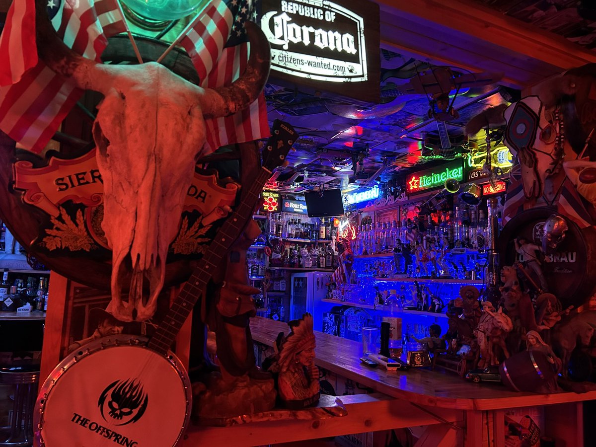 plus_american's tweet photo. 🇺🇸American 🗽BAR PLUSです😎
営業時間のお知らせです。
営業オープン時間を20時からに変更します。
本日から20時〜オープンします。
予約なのでの時間変更は可能なので早めにのオープンは予約連絡して下さい。
対応はできます。
今後
月曜日〜土曜日営業
営業時間
20時〜不定時間
お休みは日曜日 https://t.co/7EYZRv665R